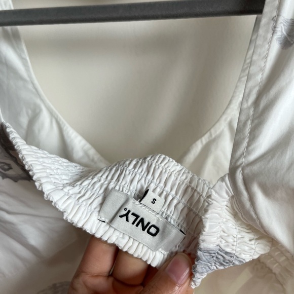 ONLY White Seahorse/Seashell Bubble Blouse - Picture 10 of 11